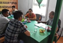 Silvanus Terkesan Menghindar Ketika Diwawancarai Awak Media, Usai Diperiksa Bawaslu Ketapang