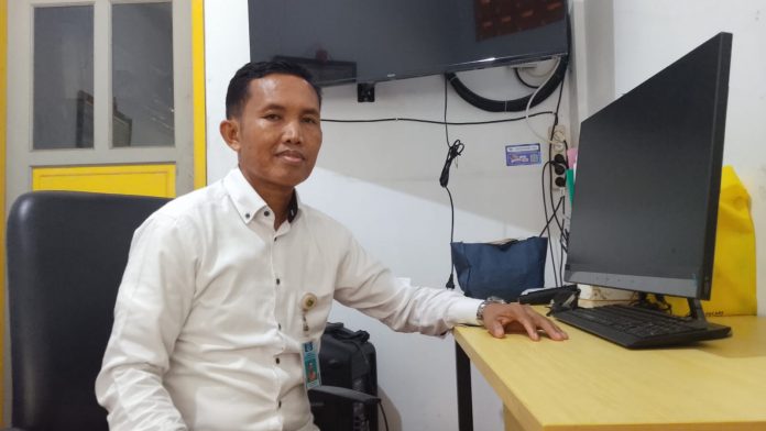 kepala Sekolah SMPN 14 Kota Tangerang Selatan di ruang kerjanya, Selasa (22/4/2026).