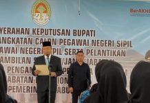 Bupati Ketapang Lantik 98 PNS dan 89 Pejabat Fungsional Foto: Alexander Wilyo, S.STP., M.Si.,Bupati Kabupaten Ketapang Lantik 98 PNS dan 89 Pejabat Fungsional