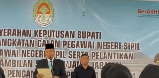 Foto: Alexander Wilyo, S.STP., M.Si.,Bupati Kabupaten Ketapang Lantik 98 PNS dan 89 Pejabat Fungsional