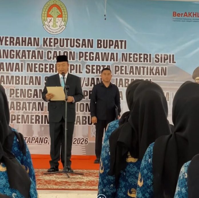 Foto: Alexander Wilyo, S.STP., M.Si.,Bupati Kabupaten Ketapang Lantik 98 PNS dan 89 Pejabat Fungsional
