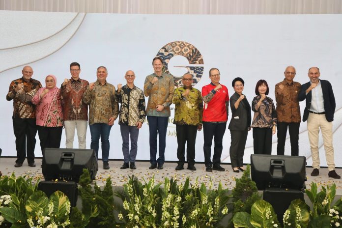 Foto: Wamenaker: Investasi Harus Berdampak Nyata pada Penciptaan Lapangan Kerja Berkualitas Foto: Wamenaker: Investasi Harus Berdampak Nyata pada Penciptaan Lapangan Kerja Berkualitas