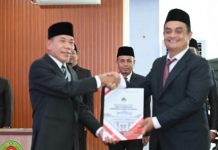 WAKIL BUPATI LANTIK KEPALA DINAS KEPENDUDUKAN DAN PENCATATAN SIPIL, KABUPATEN KETAPANG.