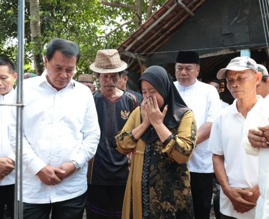 Bupati Tangerang Gerak Cepat Bangun Rumah Roboh Warga Diterjang Puting Beliung