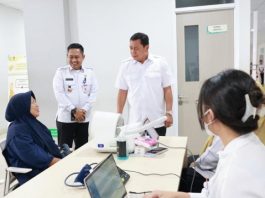 Kunjungi Puskesmas Binong dan Puskesmas Kelapa Dua, Bupati Tangerang Cek Kebersihan dan Layanan Kesehatan