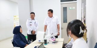 Kunjungi Puskesmas Binong dan Puskesmas Kelapa Dua, Bupati Tangerang Cek Kebersihan dan Layanan Kesehatan